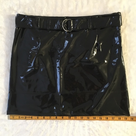 H&M NWT A-line shiny mini skirt ring belt black M - Picture 5 of 15